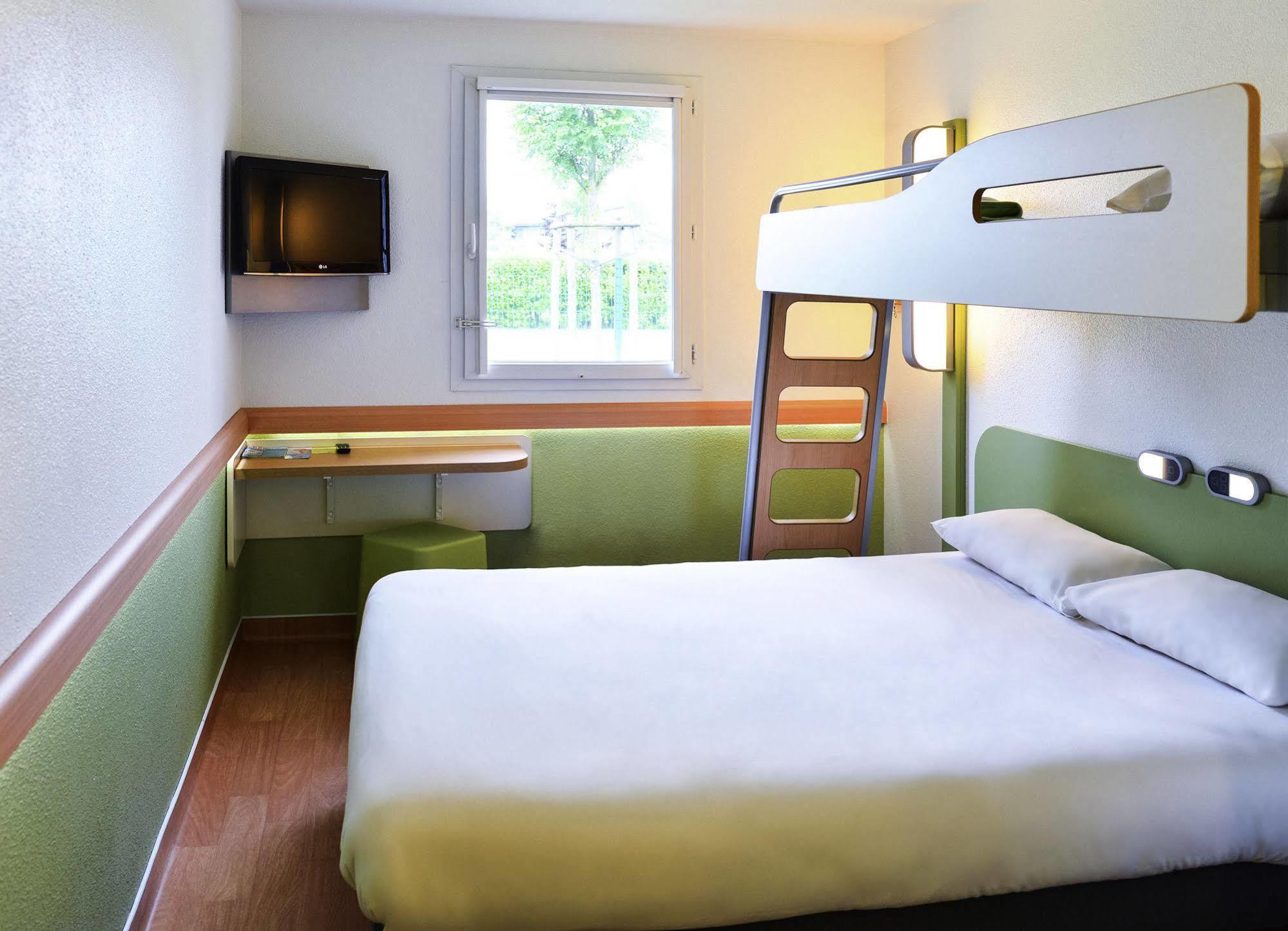 Ibis Budget Lyon Est Chaponnay Exterior photo