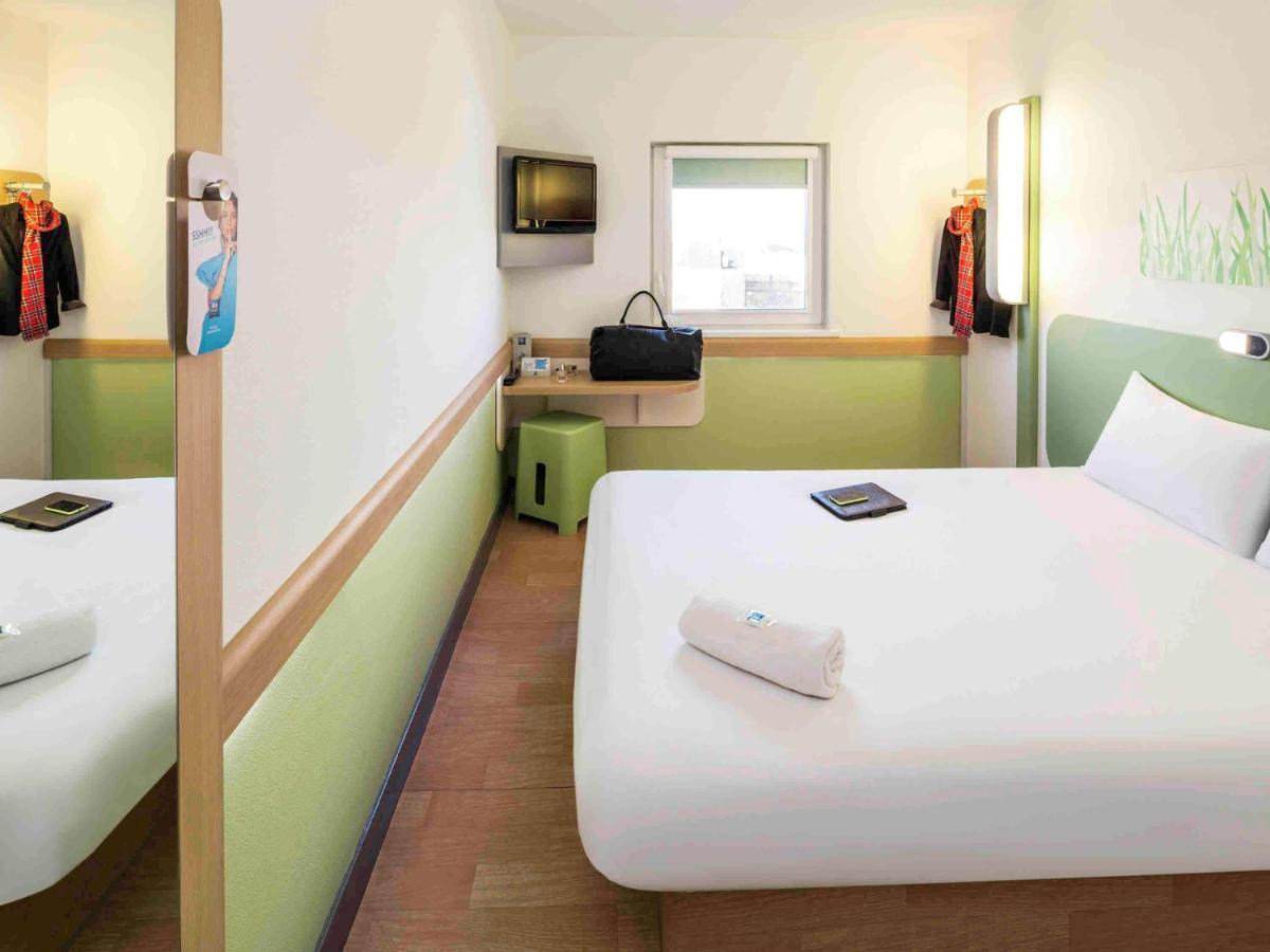 Ibis Budget Lyon Est Chaponnay Exterior photo